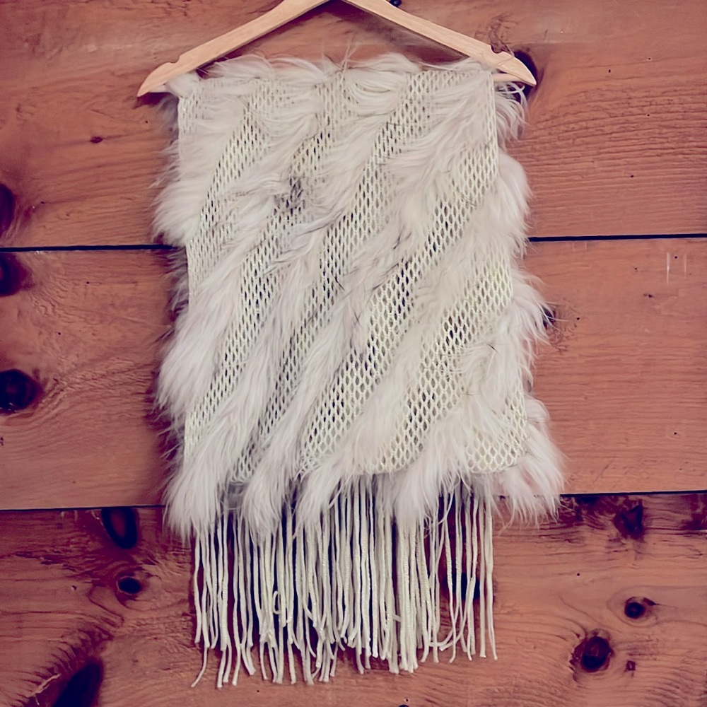 🎁 Vintage Boho Crocheted Fox Fur Shawl